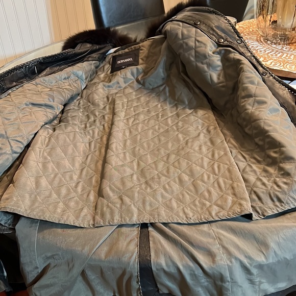 Womans black full length genuine leather coat with removable fox collar - Picture 5 of 10